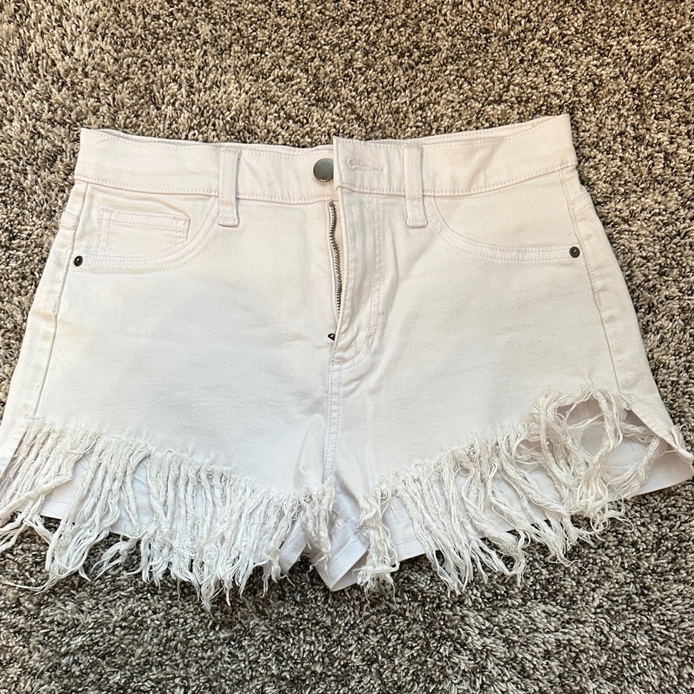 Chic Fringed White Jean Shorts